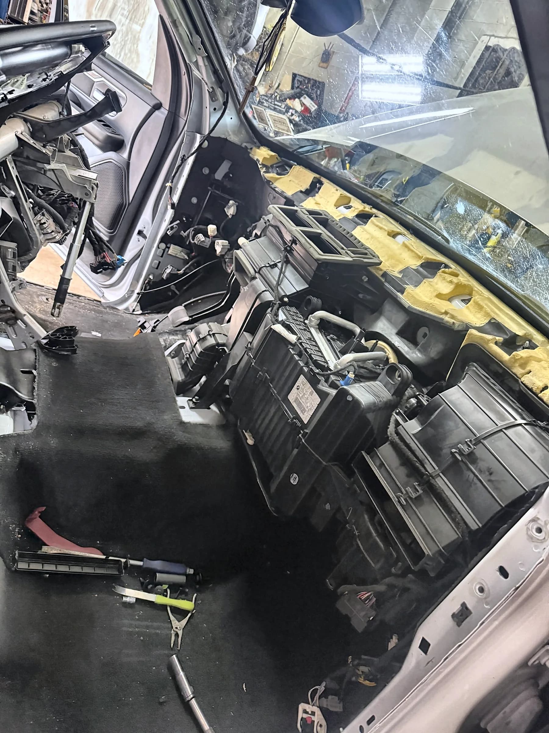 Moe's Garage - dash teardown angle