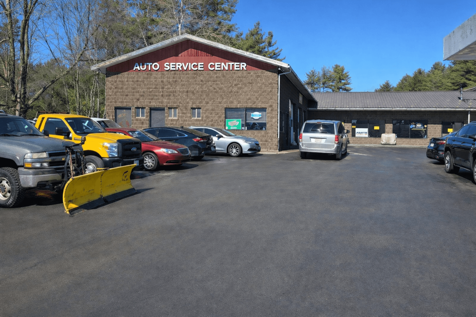 Moe's Garage - garage door logo window
