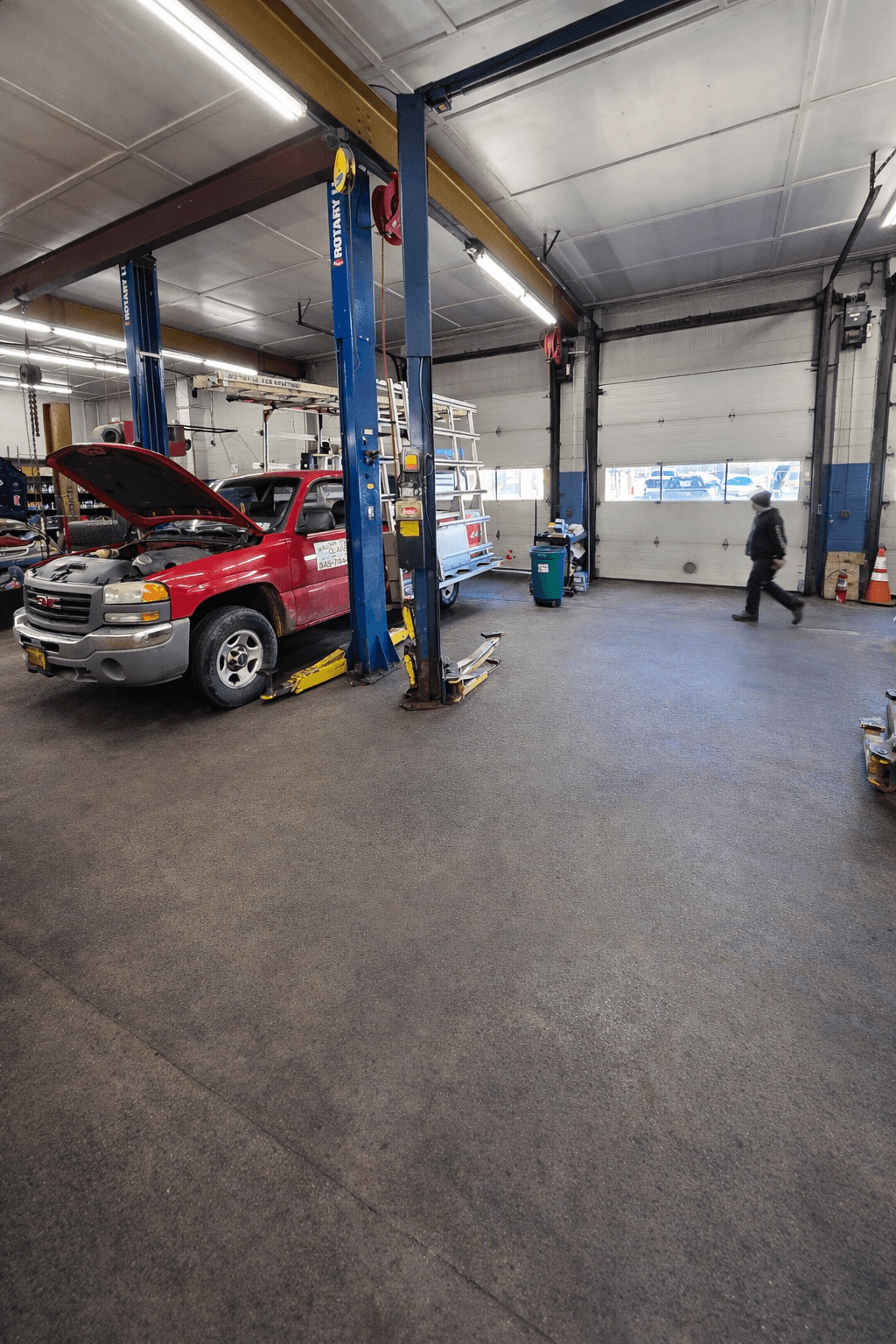 Moe's Garage - alignment and tire equipment